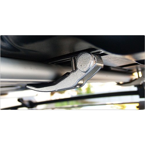 დახურული საბარგული Menabo Mania 400 white